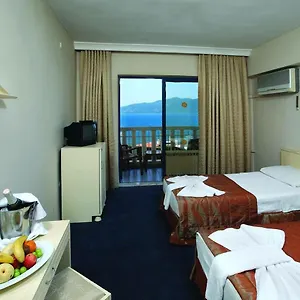 3* Hotel Random By Lookbookholiday